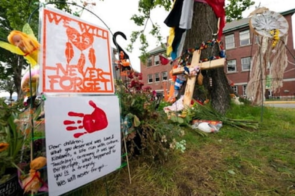 या देशात आढळल्या 751 अज्ञात कबरी, चिमुकल्यांना मारुन शाळेच्या मैदानात पुरल्याची भीती; पंतप्रधानांकडून शोक व्यक्त