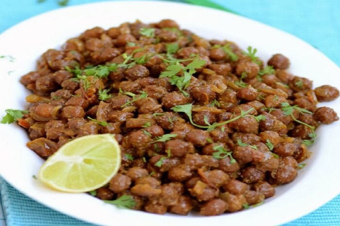 प्रोटीनचा मोठा स्त्रोत असूनही चण्यांकडे दुर्लक्षच होतं. 100 ग्रॅम चण्यात 15 ग्रॅम प्रोटीन आहे.