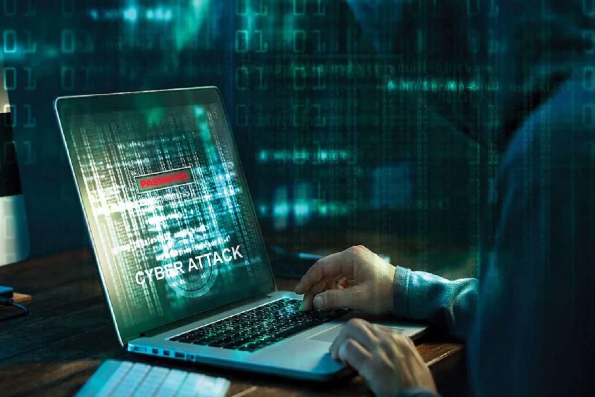 फोनमध्ये TeamViewer QuickSupport, Microsoft Remote desktop, AnyDesk Remote Control, AirDroid: Remote access and File, AirMirror: Remote support and Remote control devices, Chrome Remote Desktop, Splashtop Personal- Remote Desktop हे app कधीही डाउनलोड करू नका.