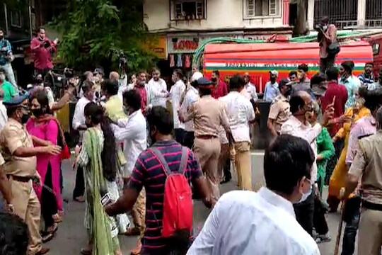 शिवसेना भवनासमोर भाजप आणि शिवसैनिकांमध्ये राडा, LIVE VIDEO