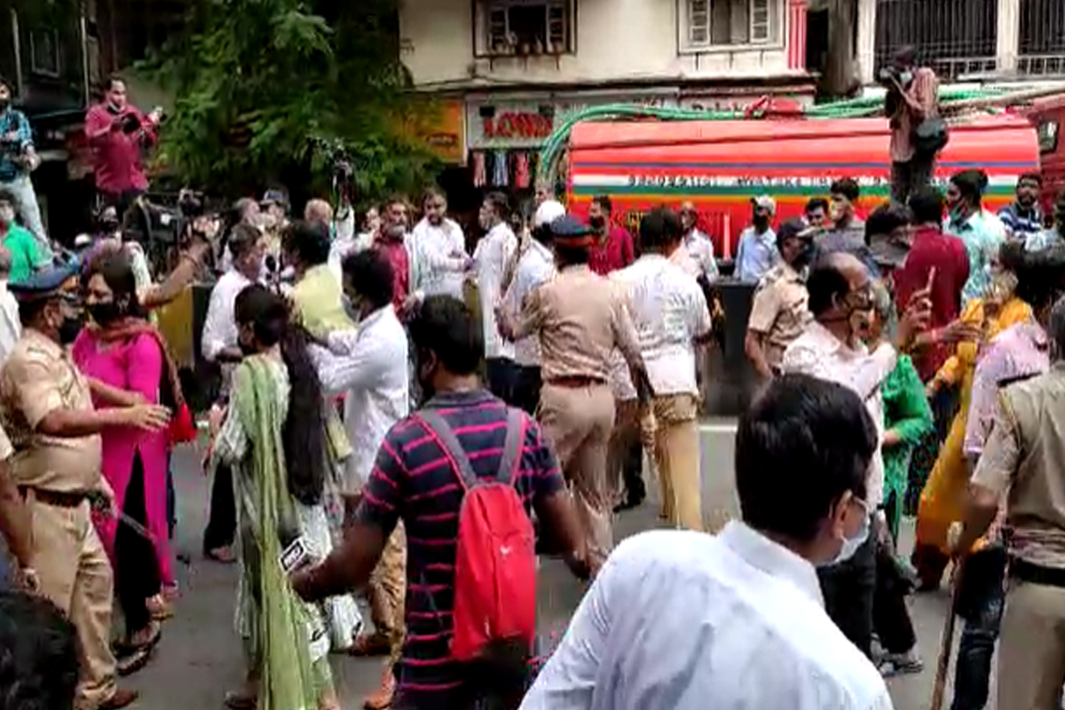 शिवसेना भवनासमोर भाजप आणि शिवसैनिकांमध्ये राडा, LIVE VIDEO