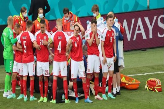EURO 2020: मैदानात कोसळलेल्या एरिक्सनसाठी कॅप्टन ठरला देवदूत!  सर्वांच्या धावपळीमुळे वाचला फुटबॉलपटूचा जीव