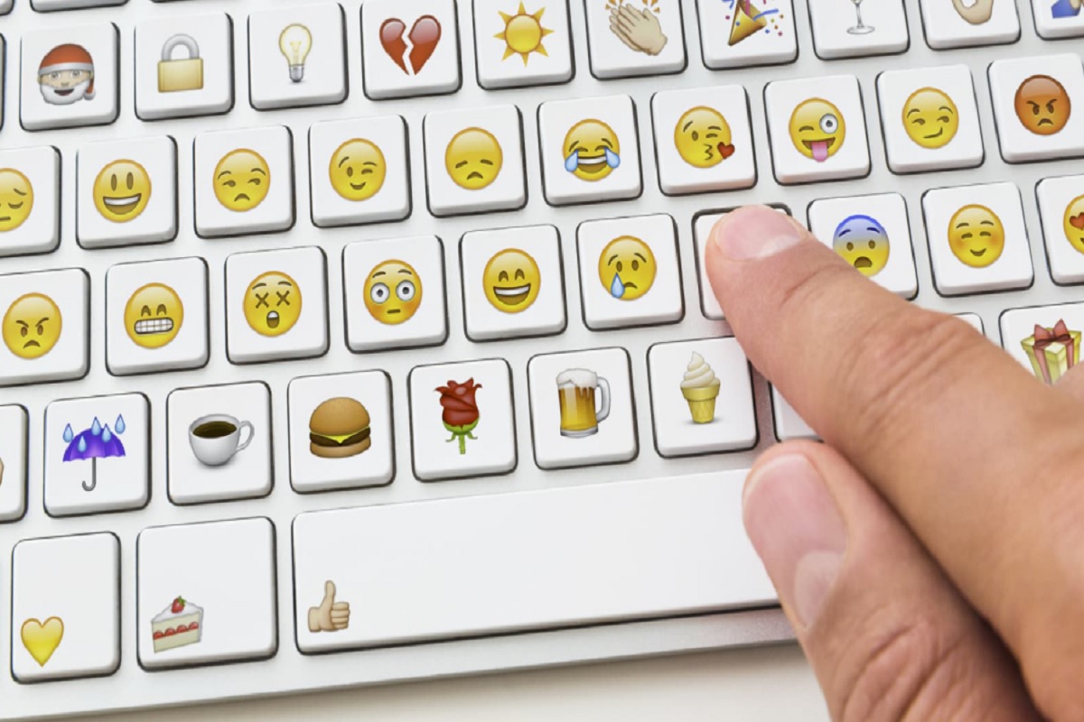 जगभरात या Emoji ला सर्वाधिक पसंती, तुम्हीही हा इमोजी वापरता का?