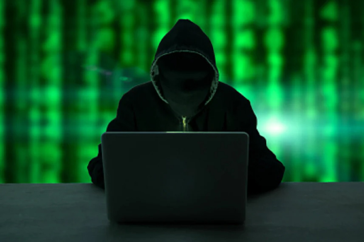 WhatsApp हॅक करुन 9 लाखांची फसवणूक, संपूर्ण प्रकार ऐकून तुम्हीही व्हाल हैराण