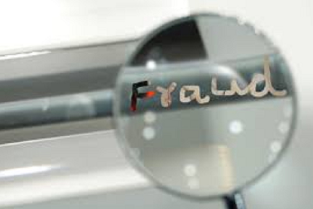 फेसबुकवरील मैत्री पडली महागात; महिलेची 2.5 कोटींची फसवणूक, हा प्रकार ऐकून व्हाल हैराण