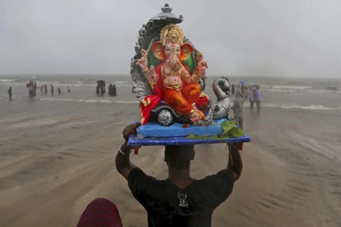 या वर्षीसुद्धा विसर्जन मिरवणुकीला परवानगी नाही.