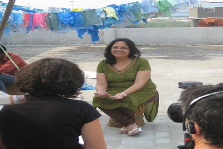 कचरा वेचणाऱ्यांसह काम करुन कचऱ्यापासून बनवल्या हँडबॅग;आज आहे 100 कोटींचा टर्नओवर