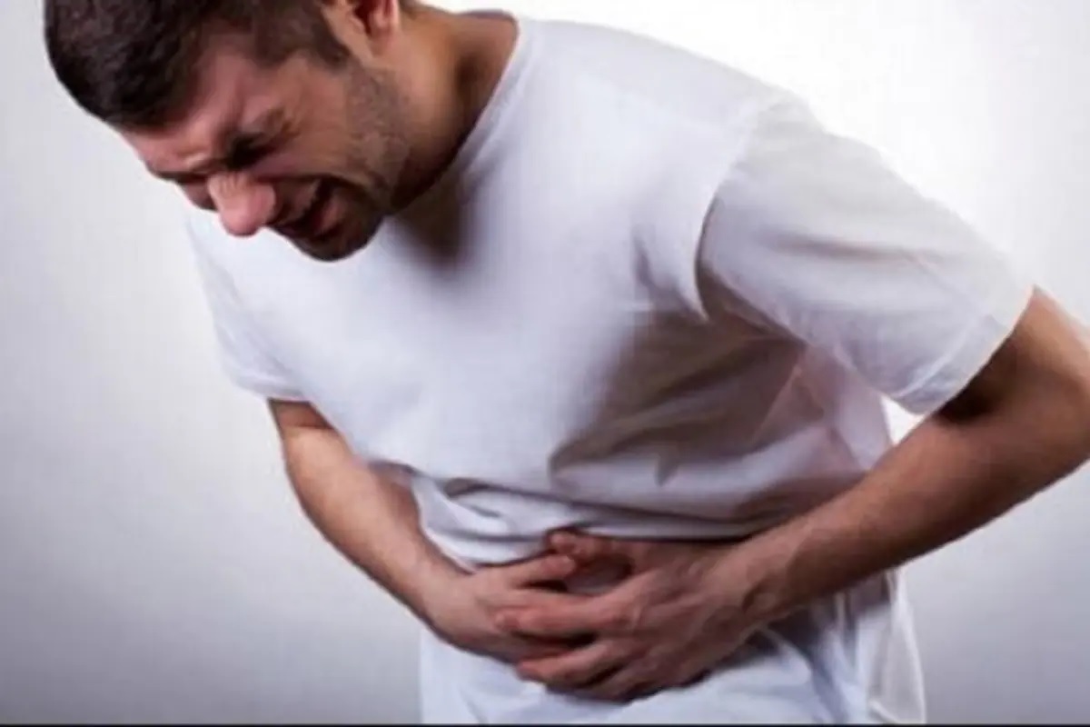 तेलकट आणि मसालेदार पदार्थ खाल्ल्याने पोट फुगणं, गॅसेस वाढणं असे त्रास होतात.