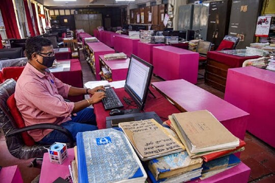 Navi Mumbai: A lone staff member works in a government office in Konkan Bhavan after lockdown amid the coronavirus outbreak, in Navi Mumbai, Monday, March 23, 2020. (PTI Photo)(PTI23-03-2020_000163B)
