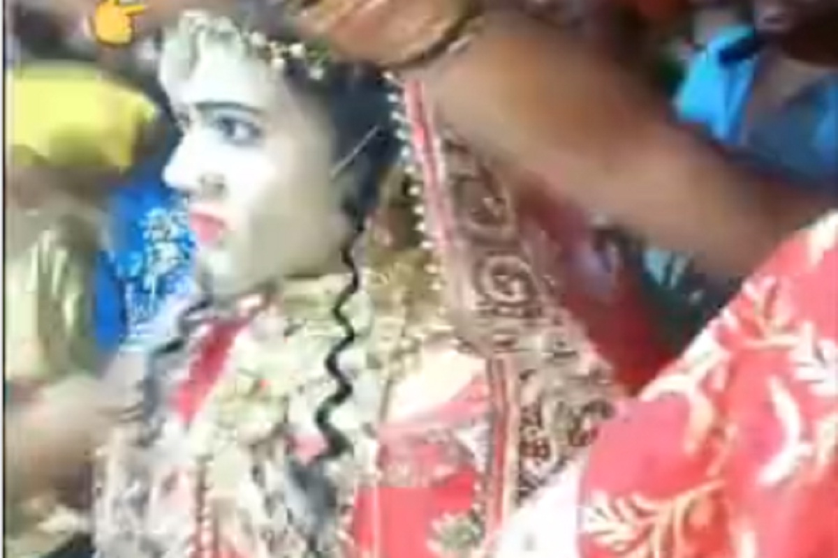 नवरी-नवऱ्याची पहिलीच भेट जबरदस्त, VIRAL VIDEO पाहा, नवरीचं हे काम पाहून व्हाल हैराण