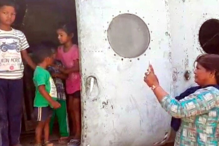 एक हेलिकॉप्टर मुंबईतील व्यक्तीने घेतलं आहे, तर लुधियानातील हॉटेल मालकाने दोन हेलिकॉप्टर खरेदी केली आहे. उरलेले हेलिकॉप्टर मानसा येथे उभे आहेत. सध्या हे हेलिकॉप्टर लोकांच्या आकर्षणाचं केंद्र बनलं आहे. पंजाबमध्ये भंगाराचं सामनासाठी मिट्ठू भय्याचं नाव प्रसिद्ध आहे. 