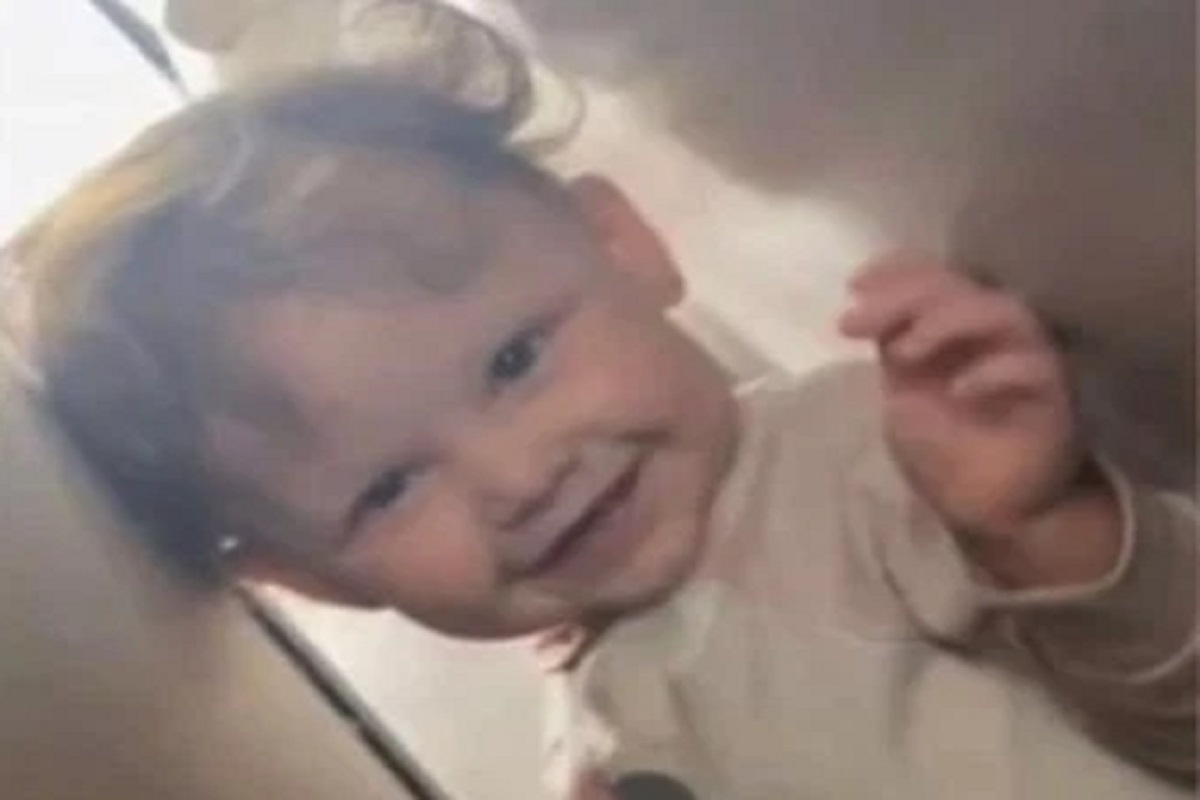 अन्ननलिका जाळून काढली; रिमोटची बॅटरी गिळताच तासाभराने गेला चिमुकलीचा जीव