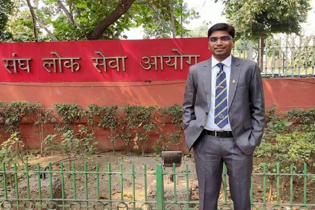साली UPSC परीक्षेमध्ये 107 रँक मिळवून अंशुमन राज IAS ऑफिसर बनले आहेत.