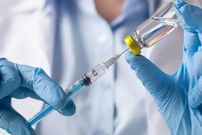 गर्भनिरोधक इंजेक्शन: हे डॉक्टरांच्या सल्ल्यानुसार महिन्यातून एकदा किंवा तीन महिन्यांत एकदा घ्यावे लागते. हे इंजेक्शन जन्म नियंत्रण गोळ्या प्रमाणेच कार्य करतं. त्याचा प्रभाव 8 ते 13 आठवडे टिकतो