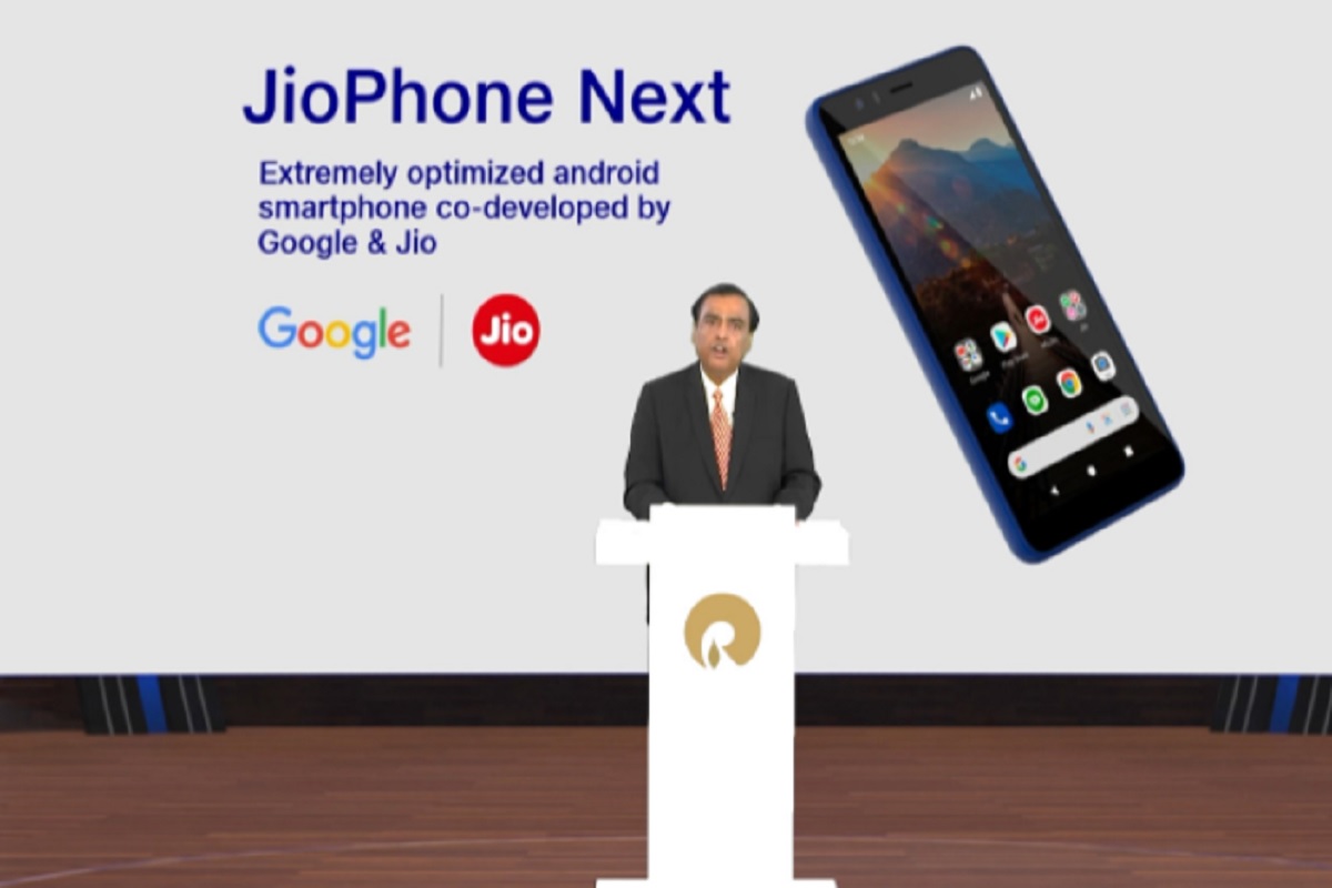 10. जिओ होणार जगातली दोन नंबरची सर्वात मोठी मोबाईल डेटा कंपनी, अशी घोषणाही मुकेश अंबानी यांनी रिलायन्सच्या AGM मध्ये केली. देशात सध्या जिओचे 40 कोटींहून अधिक सबस्क्रायबर्स आहेत