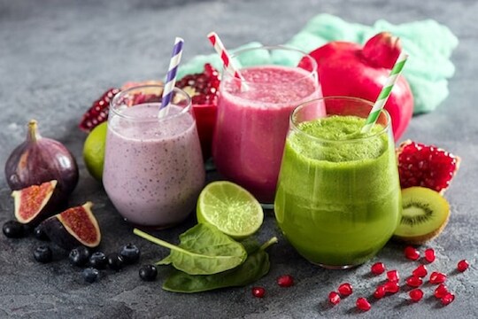 तजेलदार त्वचेसाठी 5 हेल्दी ड्रिंक्स पिऊन बघा; Cosmetics वापरणंही बंद कराल