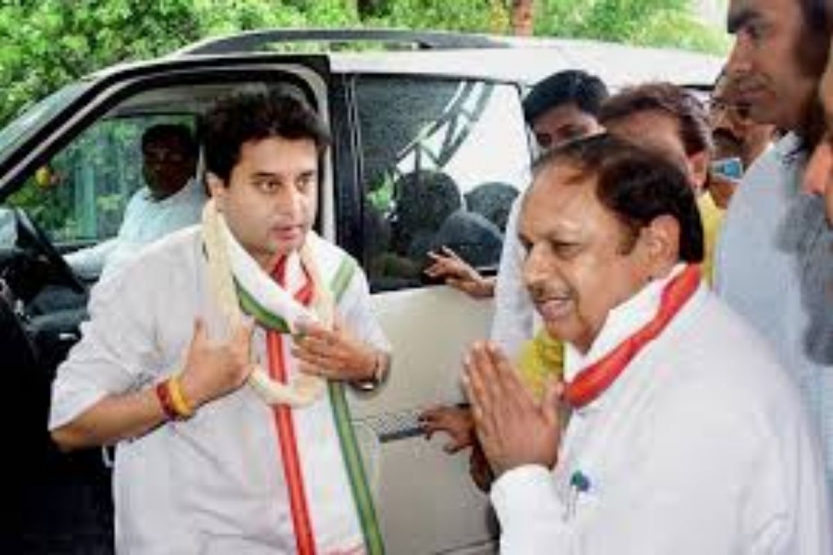 ज्योतिरादित्य शिंदेंच्या सुरक्षेत मोठी चूक; 14 पोलीस कर्मचाऱ्यांचे तातडीने निलंबन