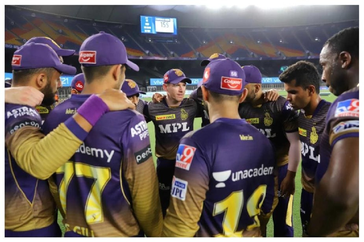 IPL 2021: KKR ची टीम संकटात, जुन्या Tweets मुळे दिग्गज अडचणीत
