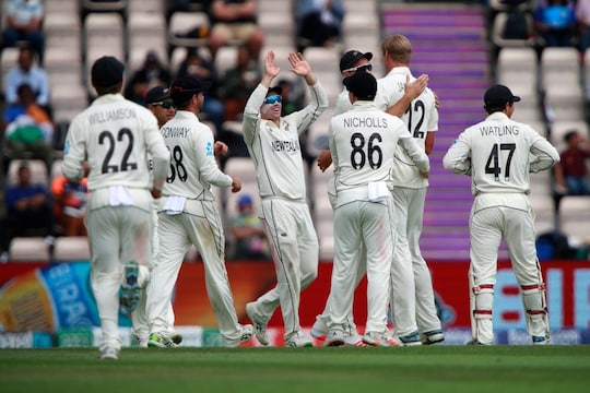 टीम इंडियानंतर आणखी एका टीमविरुद्ध बरसला कोहलीचा सहकारी, बॅटींग आणि बॉलिंगमध्ये केली कमाल पण...