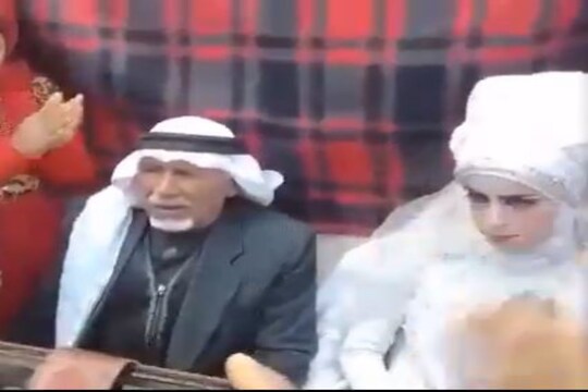 28 बायका, 135  मुलं अन् 126 नातवंडांसमोर 37 व्या वेळी बोहल्यावर चढला नवरदेव, VIDEO होतोय व्हायरल