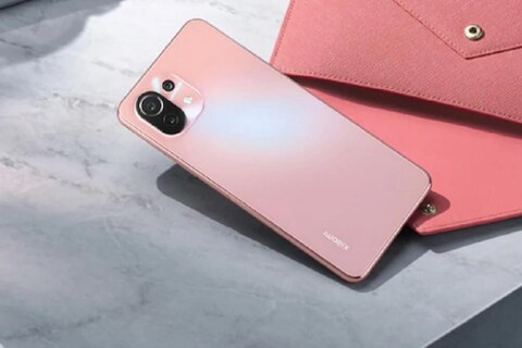 Mi 11 Lite  हा सर्वात पातळ आणि हलका फोन असल्याचा दावा कंपनीकडून करण्यात आला आहे. या फोनचं वजन 157 ग्रॅम आहे.