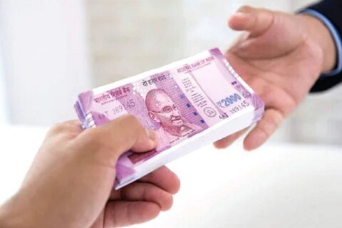 अब्जाधीश उद्योगपती अनिल अग्रवाल यांचा वेदांता समूह व्हिडीओकॉन इंडस्ट्रीज लिमिटेडचं (Videocon Industries Limited) अधिग्रहण करणार आहे. यासाठी हा समूह या कंपनीला 292 कोटींची आगाऊ रक्कम देणार आहे. 
