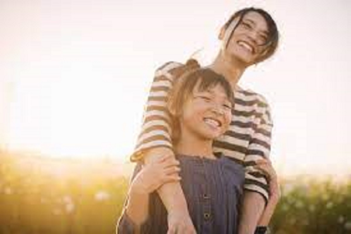 आई मुलांना जास्त जपते पण, त्यामुळे मुंलांच्या मनातली भीती निघुन जाणार नाही.