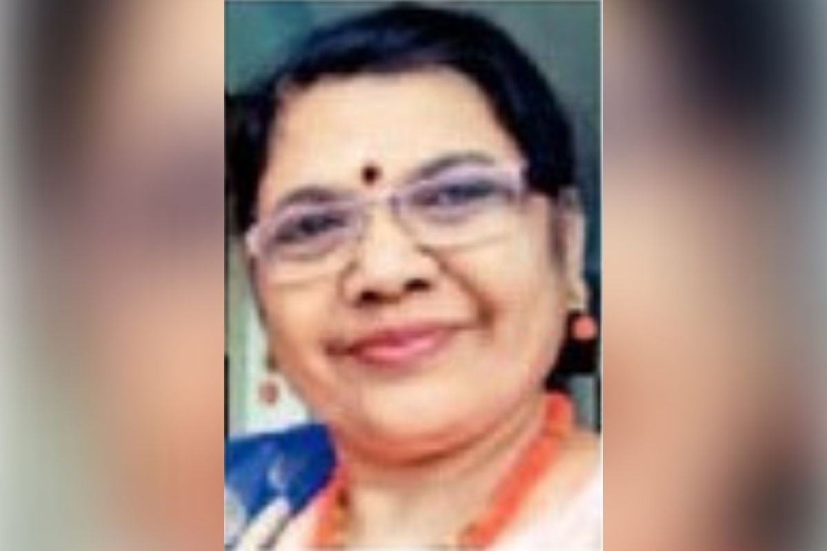 30 वर्षे नोकरी केल्यानंतर शिक्षणाची धरली कास; पुण्यातील 56 वर्षीय विद्यार्थिनीनं पटकावली 4 सुवर्ण पदकं