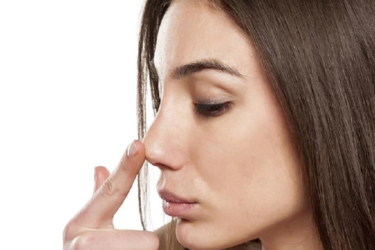 37 वर्षं नाकात अडकली होती प्लॅस्टिकची चकती; कोरोना टेस्टमुळे आलं लक्षात