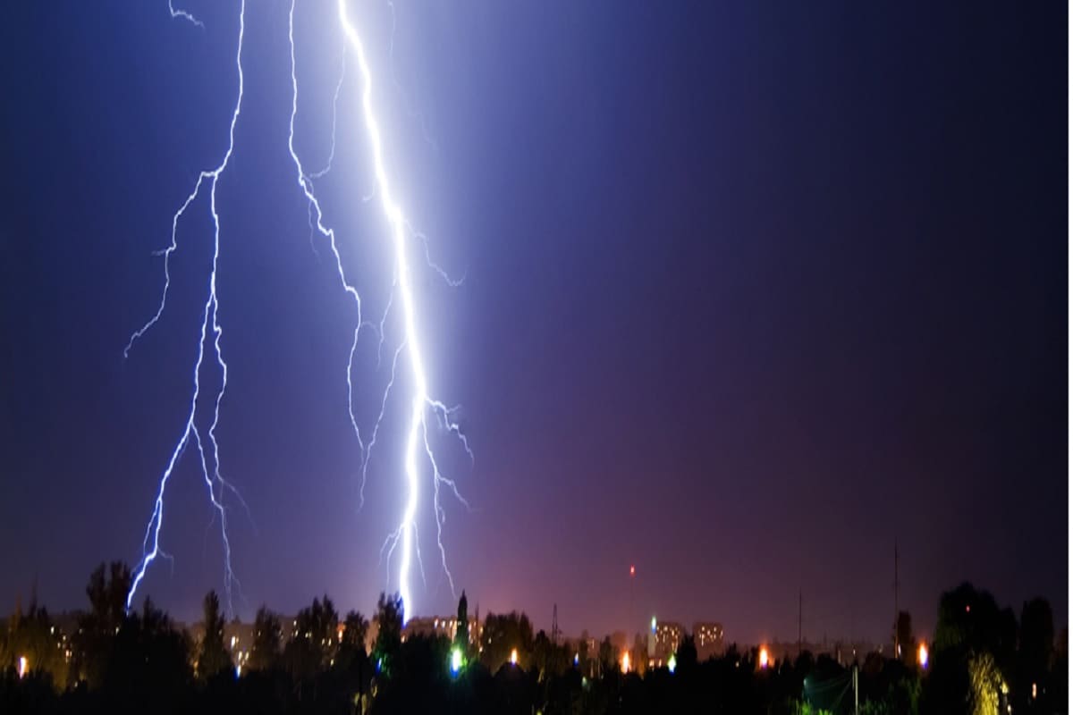 पावसाचा तडाखा! वीज कोसळून तिघांचा मृत्यू तर दोघे गंभीर जखमी