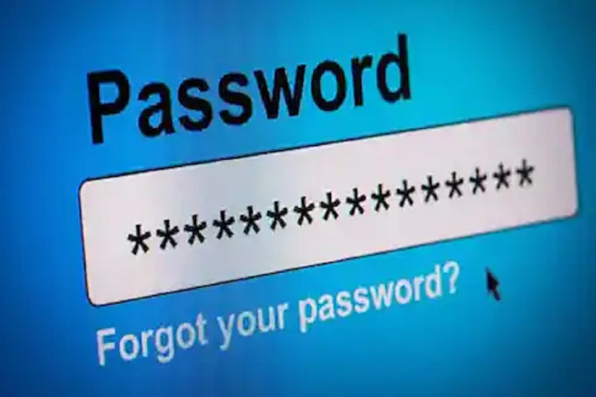 पासवर्डसाठी किमान 10 ते 15 अक्षरांचा वापर करा. यात अक्षरांसह अंकांचाही समावेश असावा. तसंच स्पेशल कॅरॅक्टर्स @,#,%,&,* यांचा देखील वापर करावा.