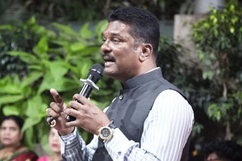 'या अन्यायाविरुद्ध मर्दासारखे लढत राहायचे की हाती शस्त्र असूनही गुडघे टेकून शरण जायचे याचा विचार शिवरायांचे मावळे समजणाऱ्या प्रत्येकाने करायलाच हवा'
