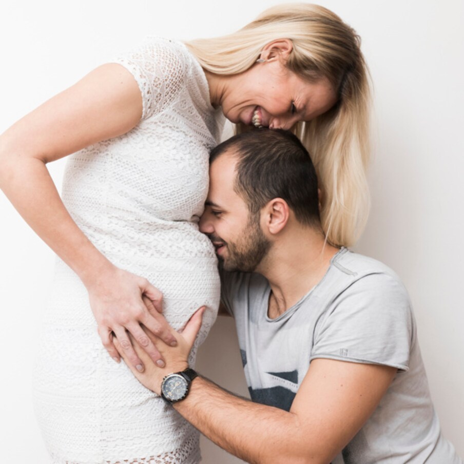 गर्भवती (Pregnant) झाल्यानंतर शरीरात अनेक बदल (Many changes in the body) होतात. या बदलांमुळे आपण आई होणार आहोत याची जाणीव होऊ शकते. गर्भ राहिल्यानंतर (After conceiving) सुरवातीच्या काळात शरीरात काही बदल व्हायला लागतात. 