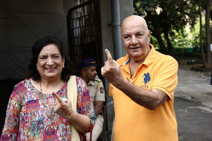 प्रेम चोपडा यांनीही अनेक चित्रपटातून खलनायकाची भूमिका साकारली आहे. उमा चोपडा या त्यांच्या पत्निसोबत ते राहतात. त्यांना तीन मुली आहेत.