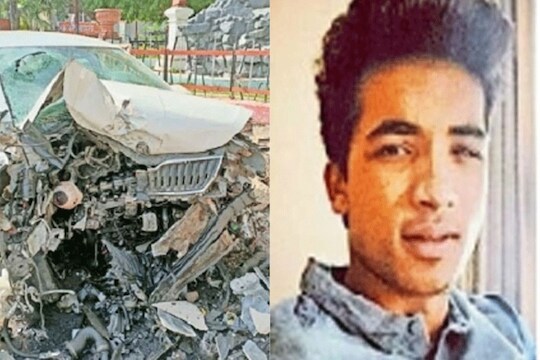 भरधाव कारची कमानीला भीषण धडक; एअरबॅग उघडूनही तरुणाचा जागीच मृत्यू