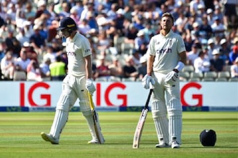 न्यूझीलंडनं दुसऱ्या टेस्टमध्ये इंग्लंडचा (New Zealand vs England) 8 विकेट्सनं सहज पराभव केला.  याबरोबरच न्यूझीलंड टेस्ट सीरिज 1-0 ने जिंकली.