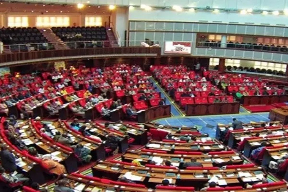 पावसाळी अधिवेशनात भाजप आणणार लोकसंख्या नियंत्रण विधेयक, ‘या’ 3 तरतुदींकडे विशेष लक्ष