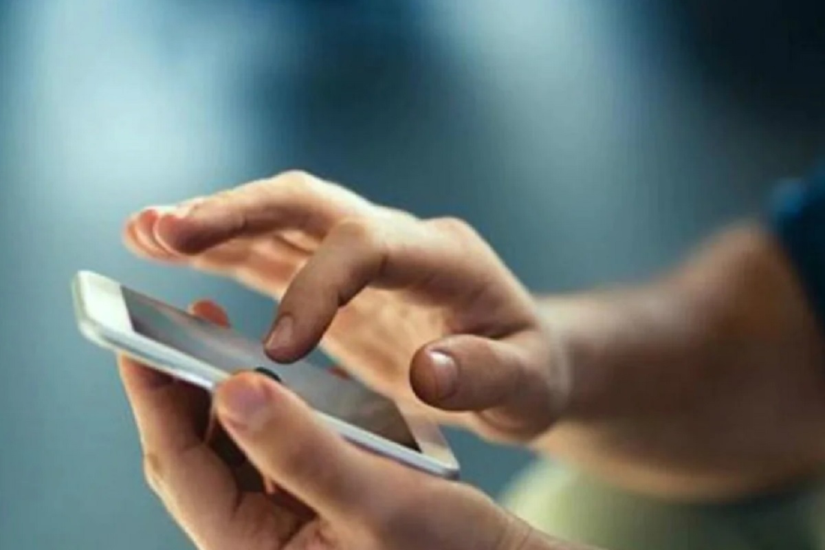 Android युजर्स सावधान; तुमच्या फोनची स्क्रिन रेकॉर्ड करतंय हे App, लगेच करा डिलीट