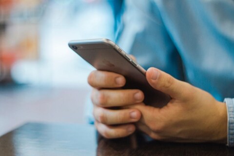 आता Memory used by apps वर क्लिक करा. या लिस्टमध्ये तुमच्या फोनच्या रॅमचे 4 इंटरवल्स 3 तास, 6 तास, 12 तास आणि 1 दिवस असे Usage दाखवले जातील. 