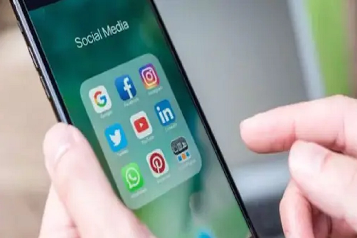 सोशल मीडियावर Fake Account तयार झालंय? तक्रारीनंतर 24 तासात हटवलं जाईल