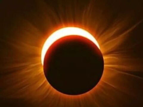 Solar Eclipse 2021: 2021 या वर्षातलं पहिलं सूर्यग्रहण (Solar Eclipse) आज आहे. हे पूर्ण सूर्यग्रहण असून, काही ठिकाणी कंकणाकृती सूर्यग्रहण दिसणार आहे. 
