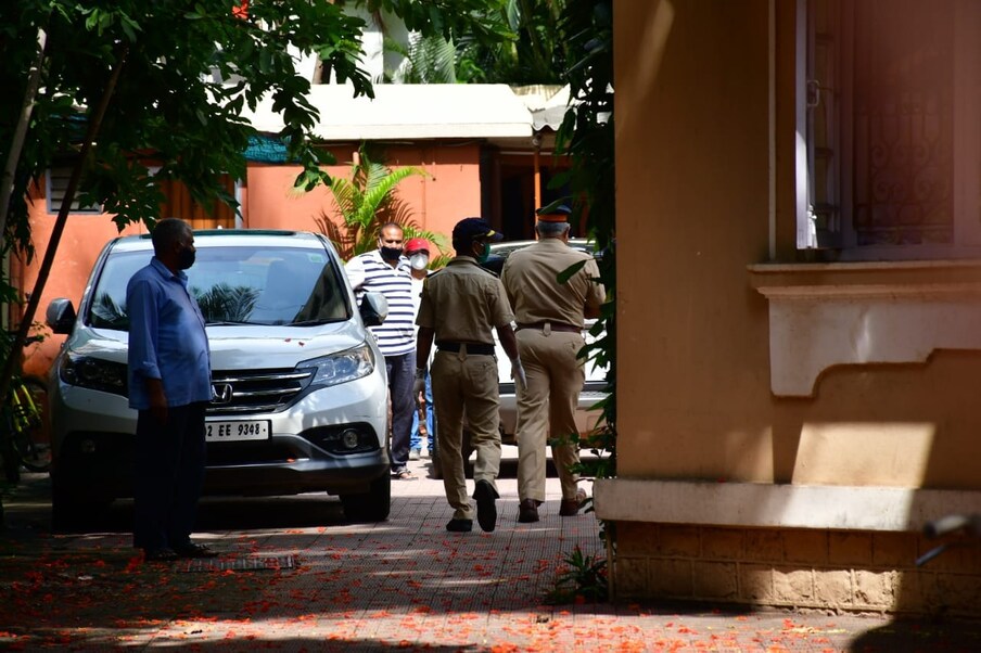 सुशांतसिंग राजपूत 14 जून 2020 रोजी मुंबईतील बांद्र्यातल्या याच घरात मृत अवस्थेत आढळला. त्याच्या मृत्यूनंतर 6 महिन्यांपर्यंत हा फ्लॅट तपास यंत्रणेच्या ताब्यात होता.