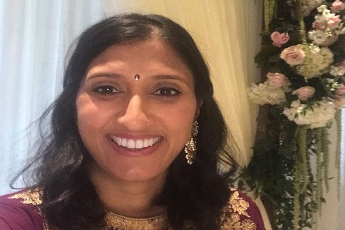 समलिंगी विवाहसोहळ्यांचं पौरोहित्य करते ही हिंदू महिला, 33 जोडप्यांना आणलं एकत्र