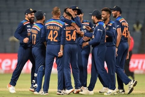 एकीकडे भारतीय टीम इंग्लंड दौऱ्यावर (India vs England) असतानाच दुसरी टीम इंडिया श्रीलंकेमध्ये (India vs Sri Lanka) जाऊन वनडे आणि टी-20 सीरिज खेळणार आहे. बीसीसीआयकडून (BCCI) या दौऱ्याच्या तारखांची घोषणा करण्यात आली नसली तरी या स्पर्धेचे अधिकृत प्रसारणकर्ते असलेल्या टेन स्पोर्ट्सने वेळापत्रकाची घोषणा केली आहे. 
