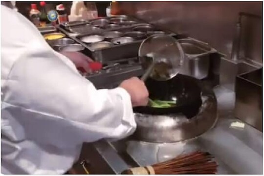 कशी तयार होते टीम इंडियाची आवडती डिश? पाहा VIDEO