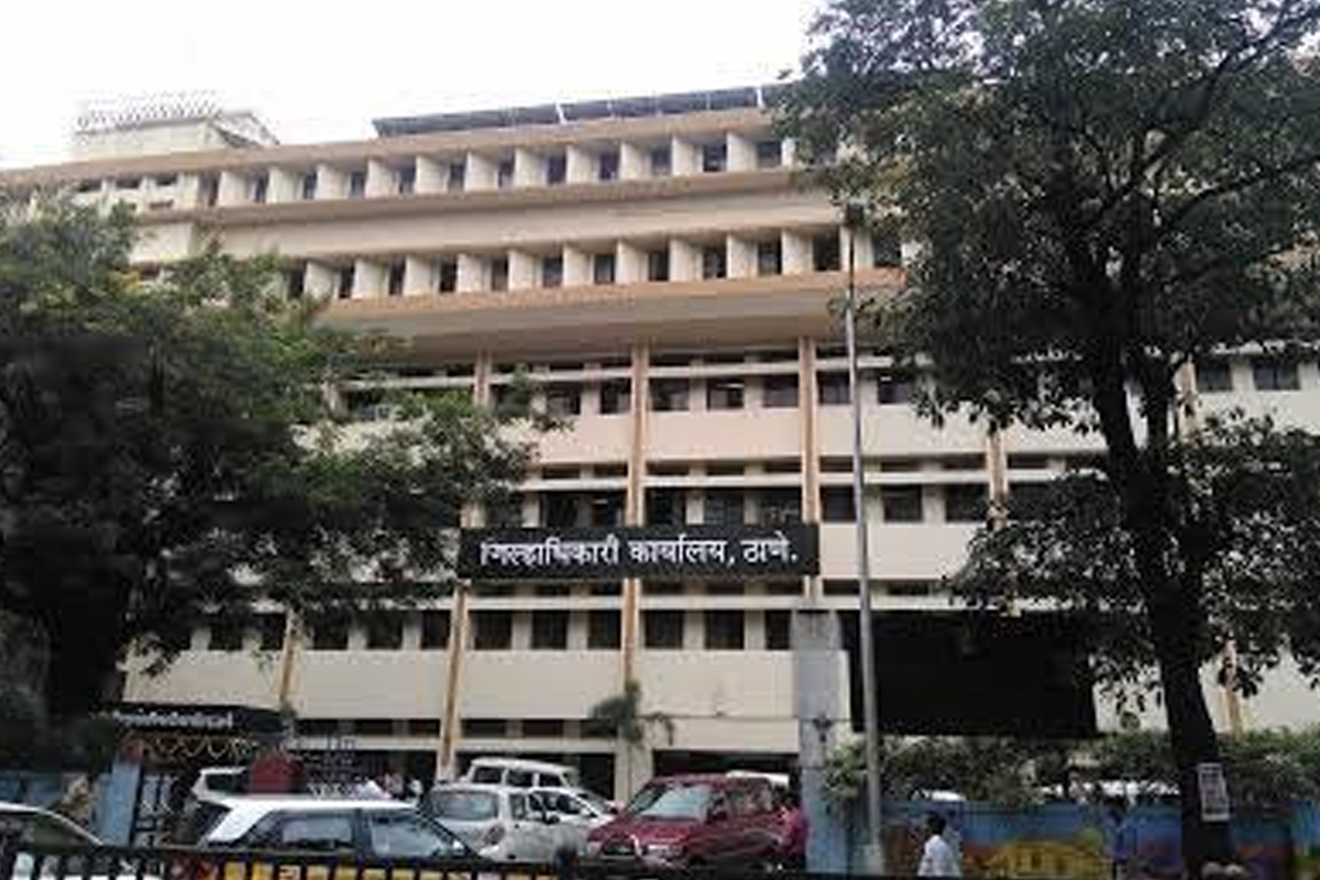 जमिनीसाठी इमानाशी बेईमानी, कोट्यवधी रुपये लाटणाऱ्या 2 सरकारी अधिकाऱ्यासह एकाला अटक