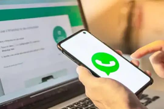 WhatsApp Web वरही मेसेज ओपन न करताच वाचता येतो. त्यासाठी चॅटवर कर्सल घेऊन जा. कर्सल चॅटवर केवळ ठेवल्यानंतर लेटेस्ट मेसेज दिसेल. यात सेंडरला मेसेज पाहिल्याबाबत कोणतीही माहिती मिळणार नाही. 