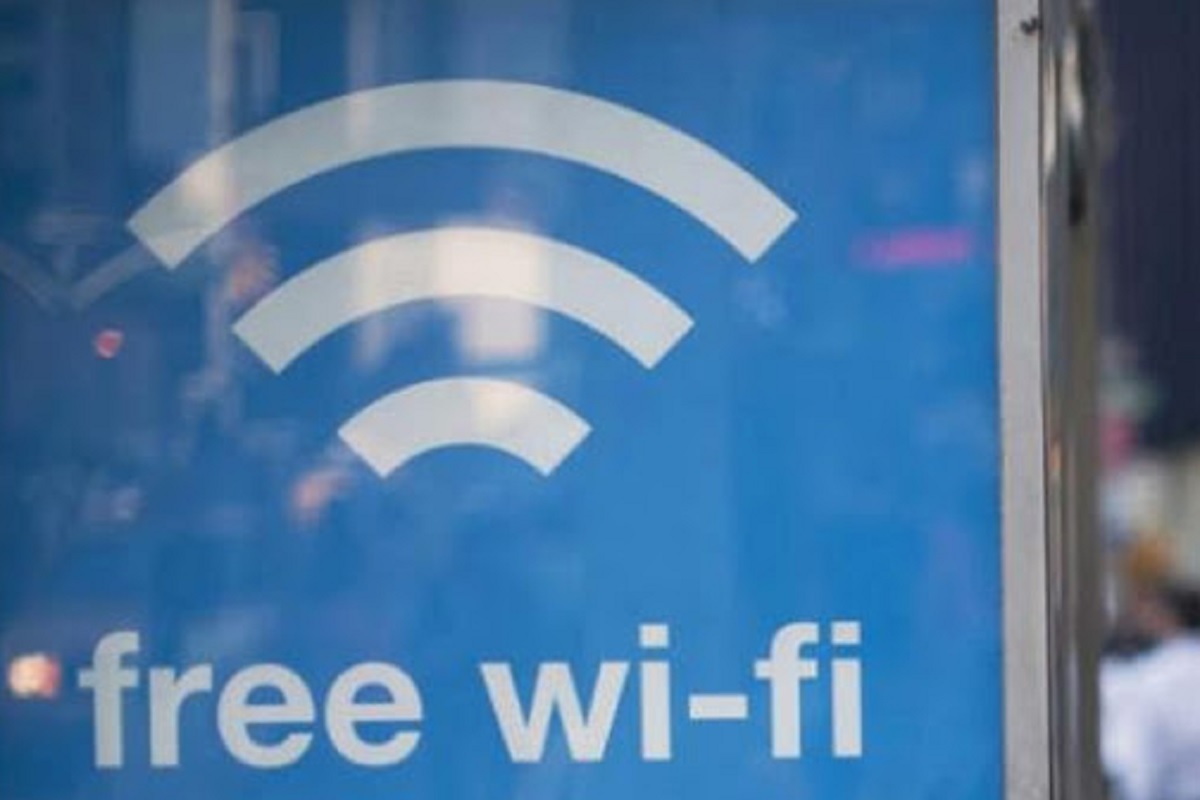 Alert! पब्लिक WiFi चा वापर करताना या गोष्टी लक्षात ठेवाच, फ्री इंटरनेटमुळे पर्सनल डेटा धोक्यात