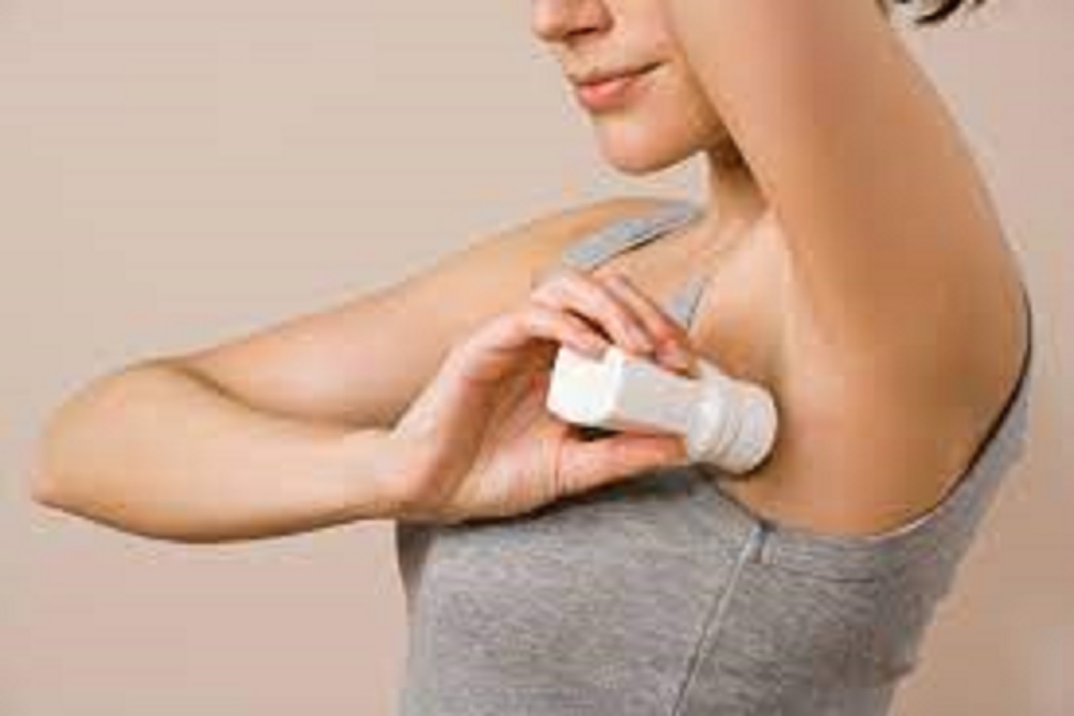 ऍन्टीपर्सपिरन्ट डिओड्रन्टमध्ये ॲल्युमिनियम असतं जे शरीराला घातक आहे.