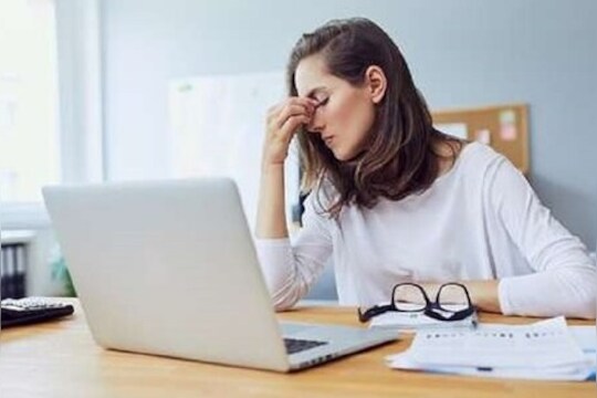 Work From Home करताना तणावात आहात? चिंता करू नका; या टिप्स येतील कामी